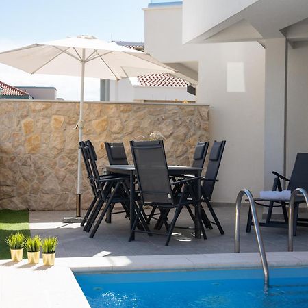 Apartment Funtastic With Private Pool Novalja Luaran gambar
