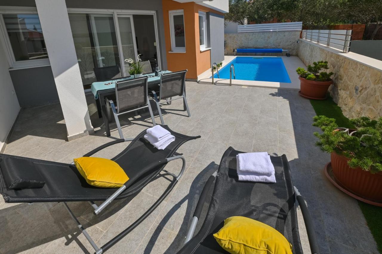 Apartment Funtastic With Private Pool Novalja Luaran gambar