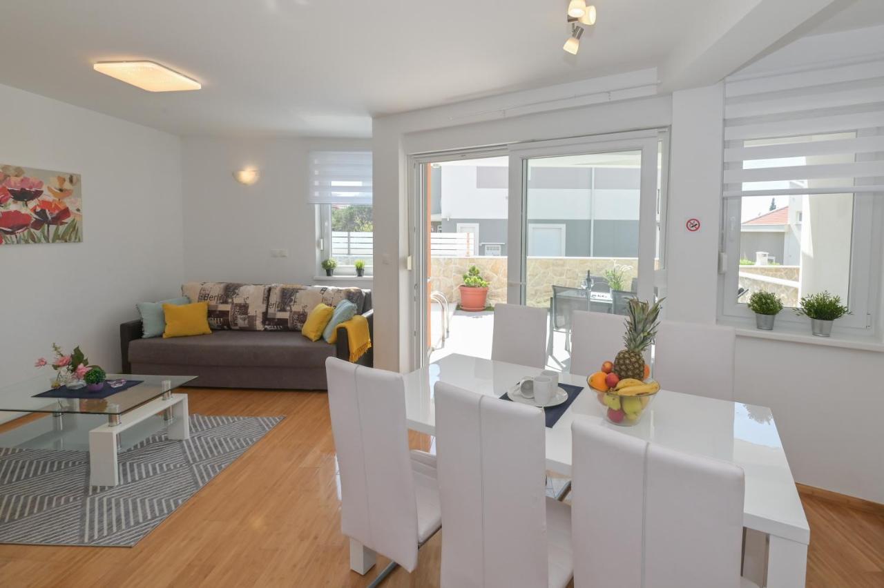Apartment Funtastic With Private Pool Novalja Luaran gambar