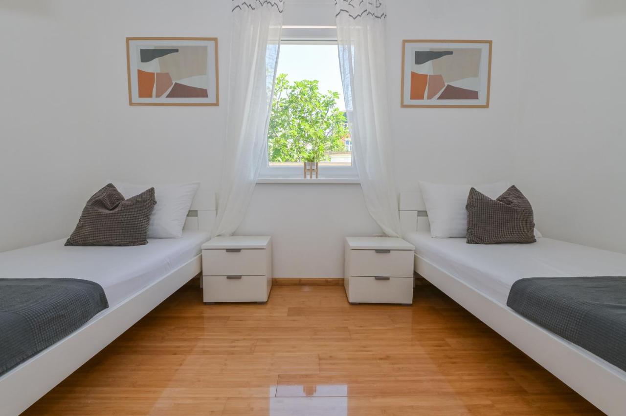 Apartment Funtastic With Private Pool Novalja Luaran gambar