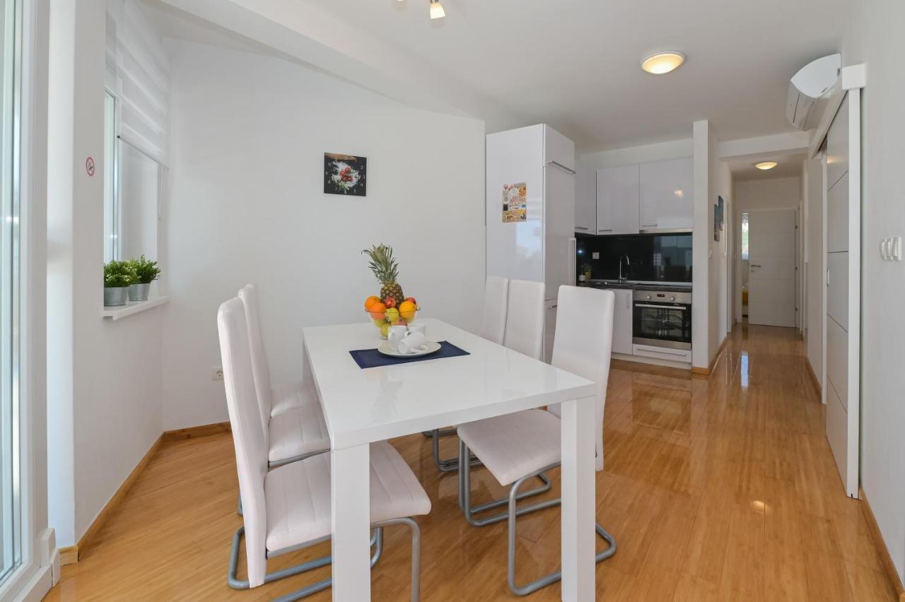 Apartment Funtastic With Private Pool Novalja Luaran gambar