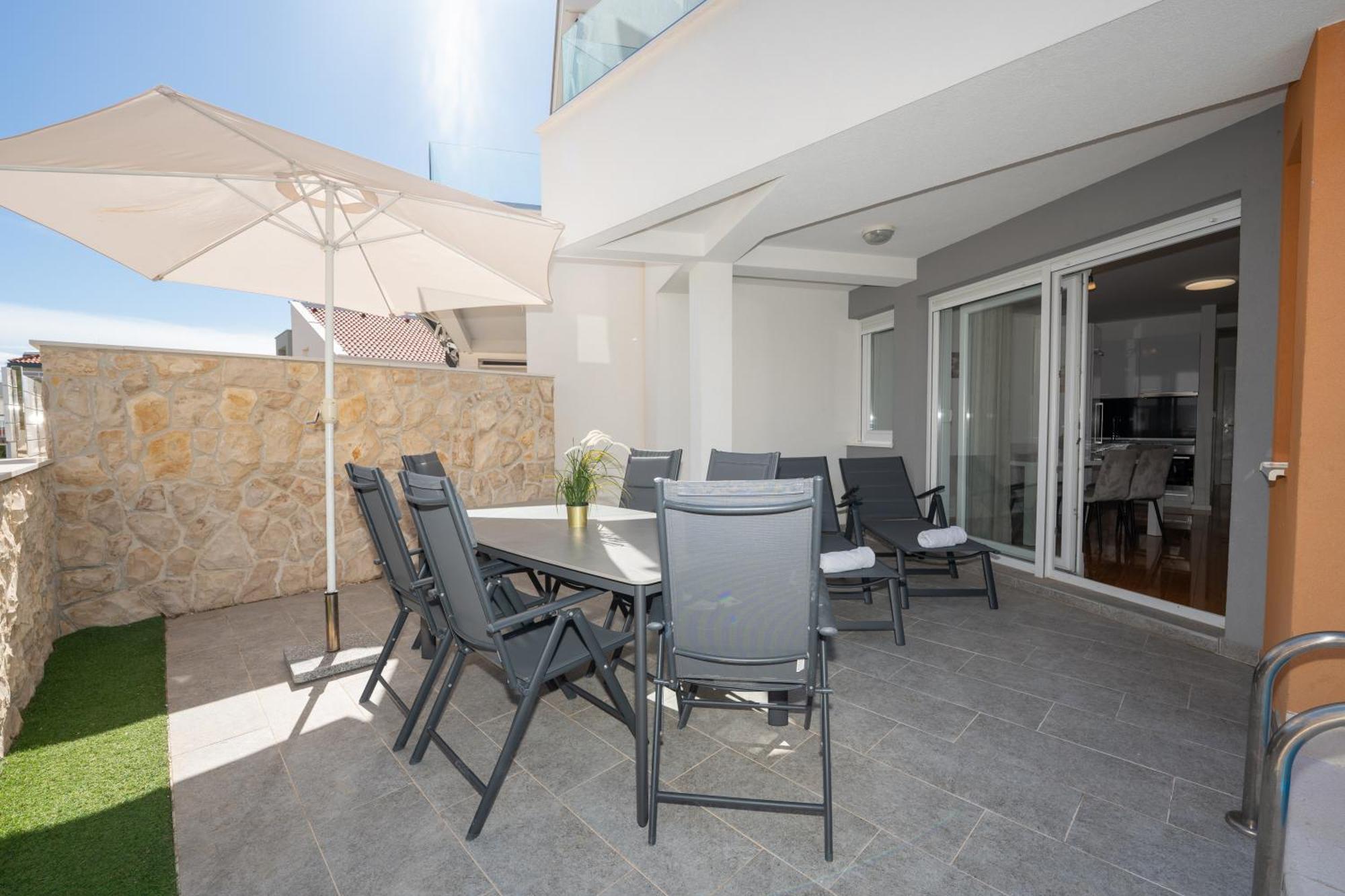 Apartment Funtastic With Private Pool Novalja Luaran gambar