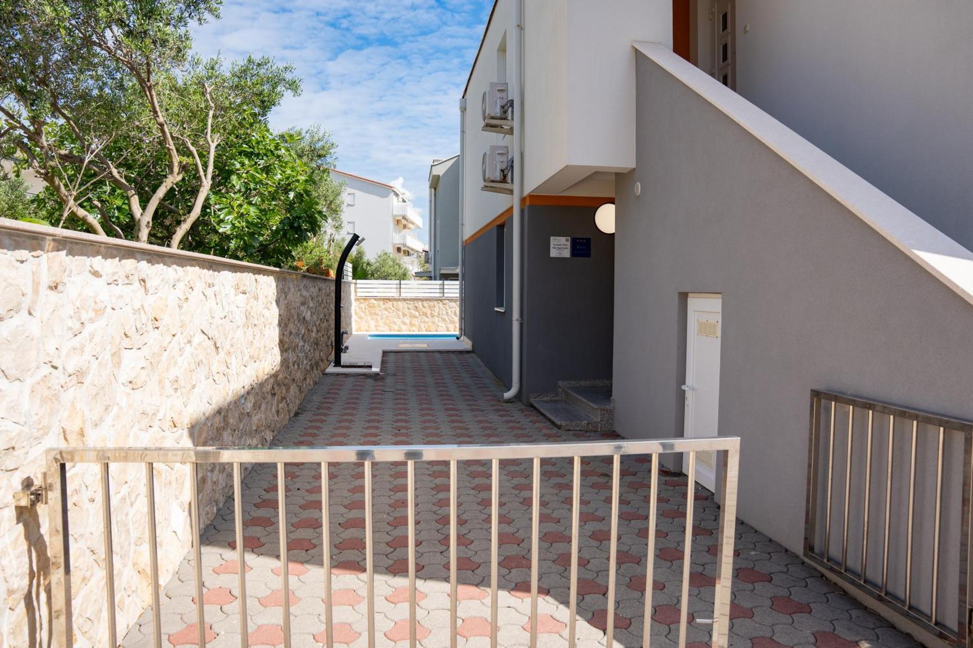 Apartment Funtastic With Private Pool Novalja Luaran gambar