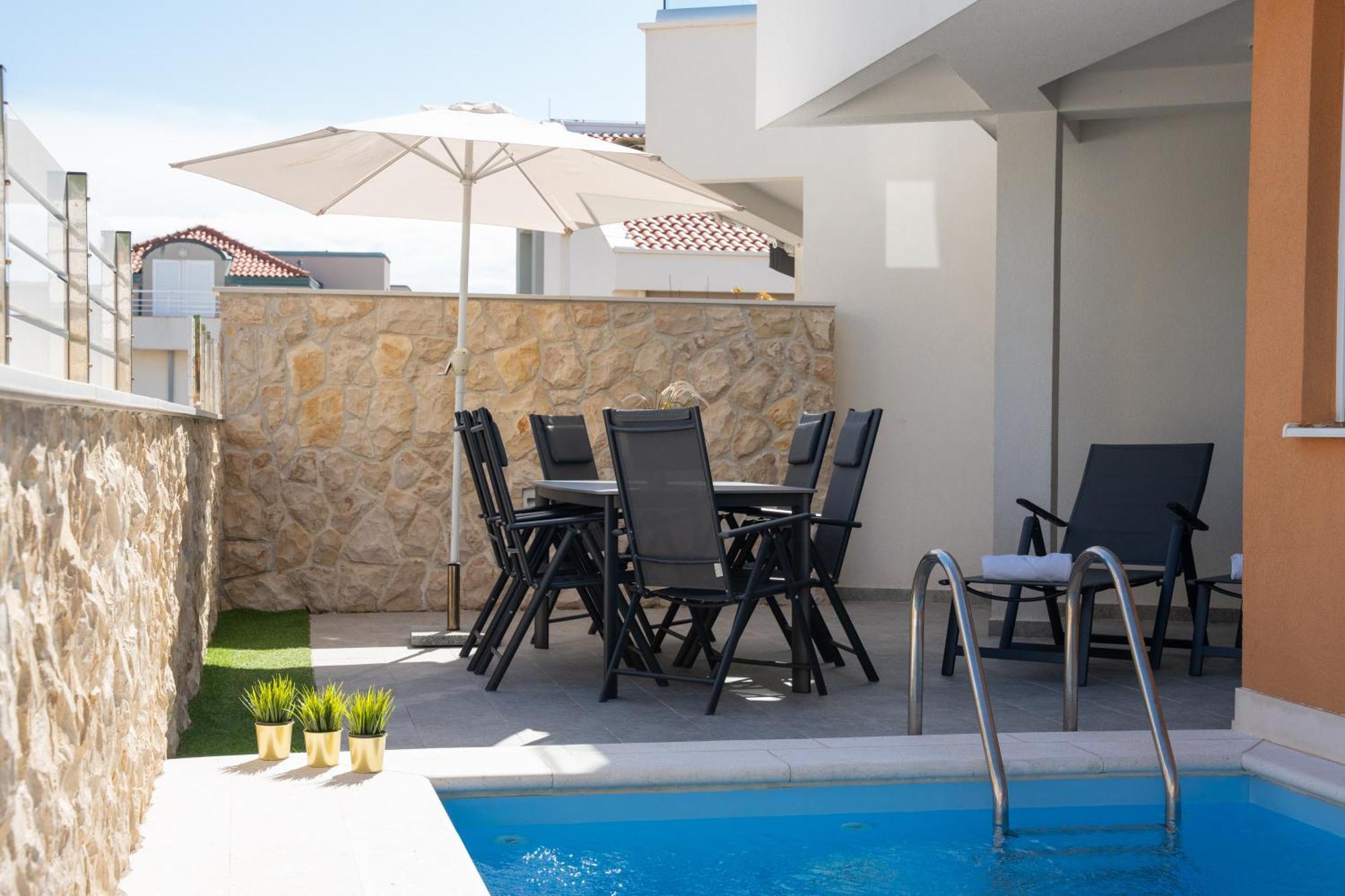 Apartment Funtastic With Private Pool Novalja Luaran gambar