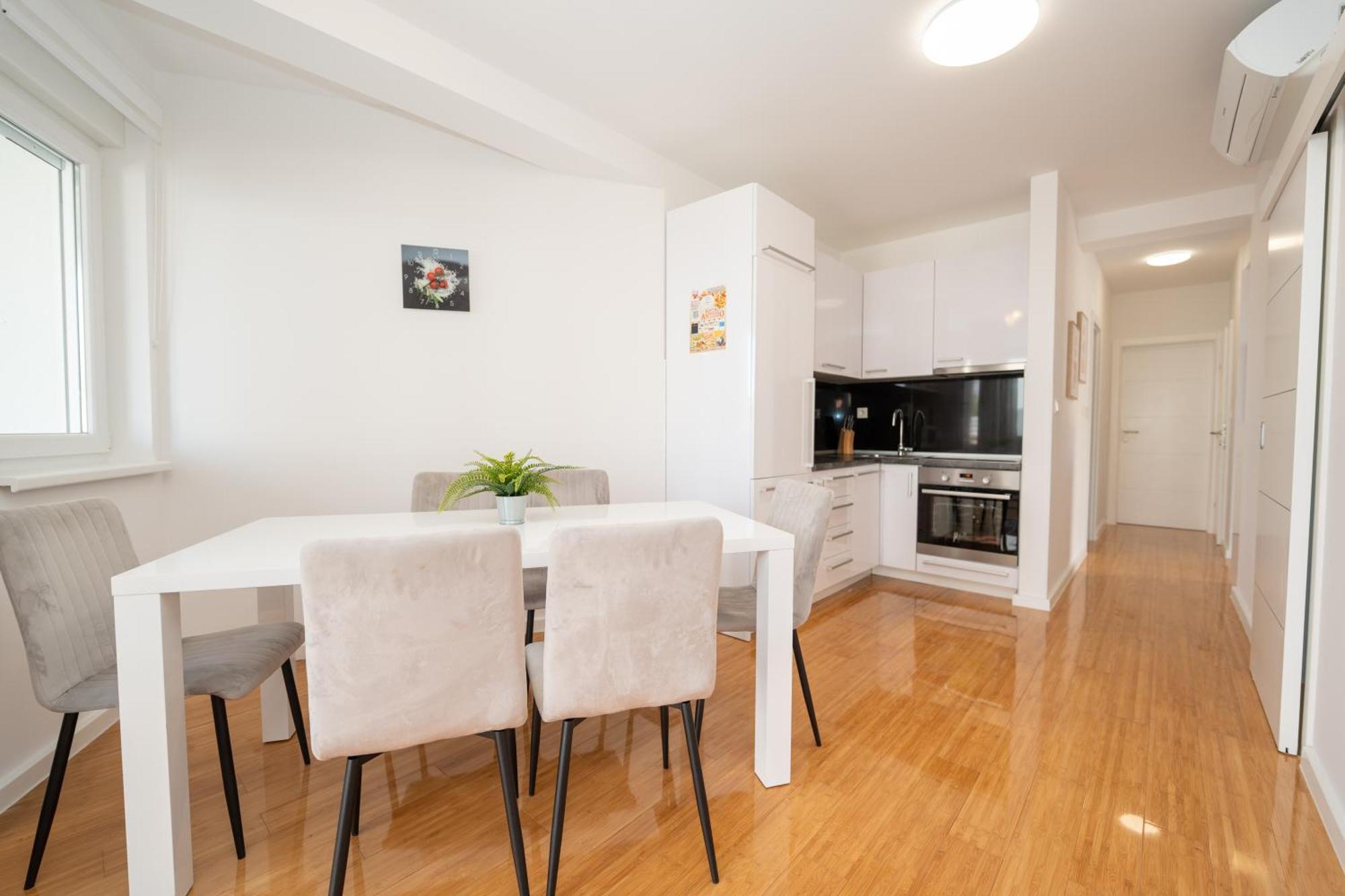 Apartment Funtastic With Private Pool Novalja Luaran gambar
